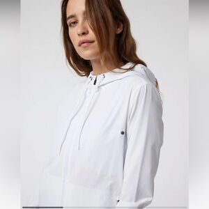 Vuori Womens Outdoor Trainer Shell in White Linen Texture